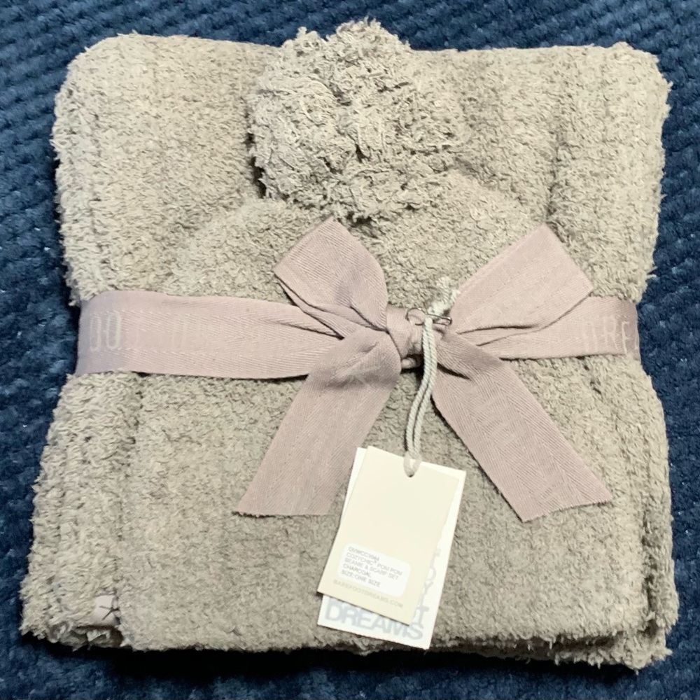 NWT Barefoot Dreams CozyChic Pom-Pom Beanie and Scarf Set in Charcoal Gray - Picture 2 of 5